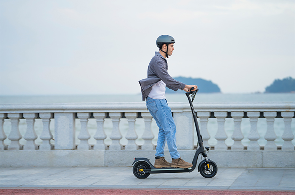 Joyor C10 DGT Electric Scooter, 500W Motor, 48V 10.4Ah batéria, 10 palcové pneumatiky, max. rýchlosť 25km/h, dojazd 40km, predná & zadná kotúčová brzda, dvojité predné odpruženie, NFC odomykanie