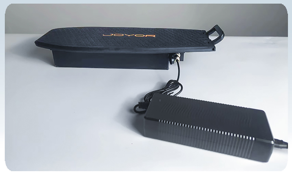 Joyor C10 DGT Electric Scooter, 500W Motor, 48V 10.4Ah batéria, 10 palcové pneumatiky, max. rýchlosť 25km/h, dojazd 40km, predná & zadná kotúčová brzda, dvojité predné odpruženie, NFC odomykanie