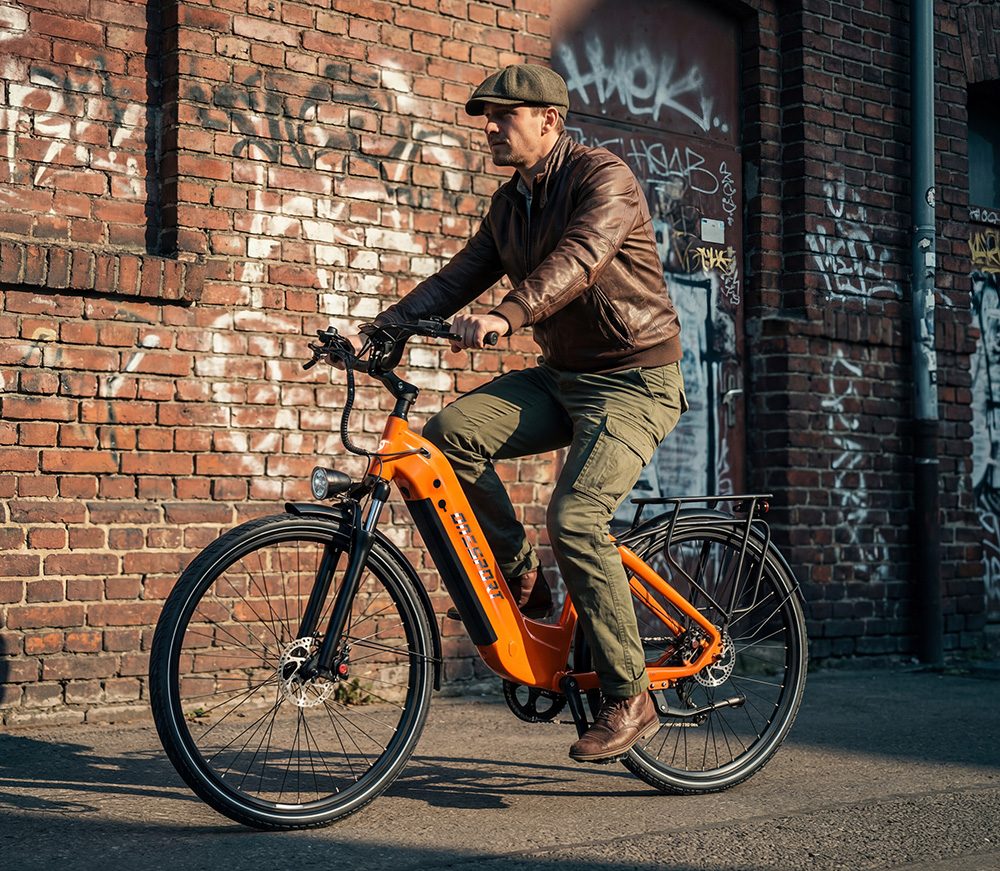 ONESPORT OT05 Pro Electric Bike, 250W Motor, 36V 22.5Ah batéria, pneumatiky 700*50C, max. rýchlosť 25km/h, dojazd 140km, hydraulické kotúčové brzdy, predná odpružená vidlica, Shimano 7 rýchlostí - oranžová