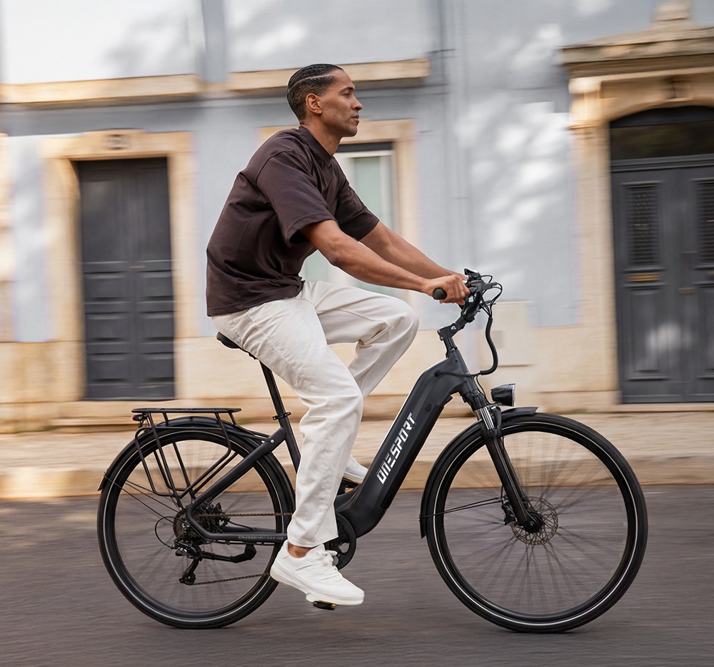 ONESPORT OT05 Pro Elektrofahrrad, 250W Motor, 36V 22,5Ah Batterie, 700*50C Reifen, 25 km/h H&ouml;chstgeschwindigkeit, 140 km Reichweite, hydraulische Scheibenbremsen, Vorderradaufh&auml;ngung, Shimano 7-Gang-Schaltung &ndash; Tech Grau