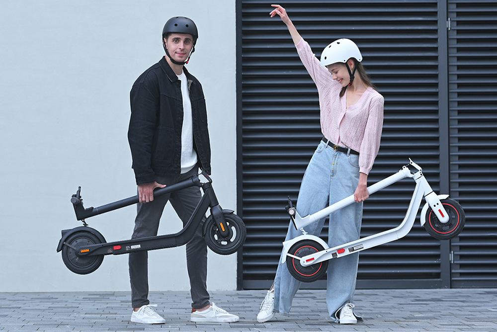 INMOTION Air Elektroroller, 350-W-Motor (720 W Spitzenleistung), 270-Wh-Akku, 10-Zoll-Luftreifen, 30 km/h H&ouml;chstgeschwindigkeit, 35 km Reichweite, elektronische und Trommelbremsen, 120 kg Zuladung