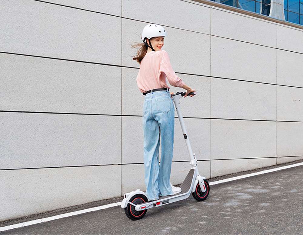 INMOTION Air Elektroroller, 350-W-Motor (720 W Spitzenleistung), 270-Wh-Akku, 10-Zoll-Luftreifen, 30 km/h H&ouml;chstgeschwindigkeit, 35 km Reichweite, elektronische und Trommelbremsen, 120 kg Zuladung