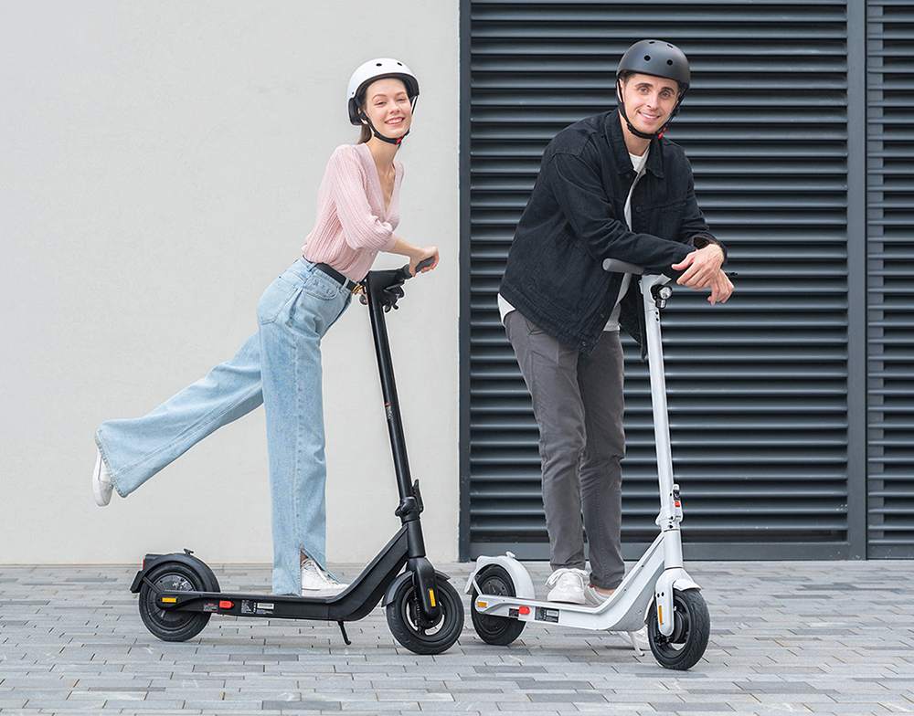 INMOTION Air Elektroroller, 350-W-Motor (720 W Spitzenleistung), 270-Wh-Akku, 10-Zoll-Luftreifen, 30 km/h H&ouml;chstgeschwindigkeit, 35 km Reichweite, elektronische und Trommelbremsen, 120 kg Zuladung