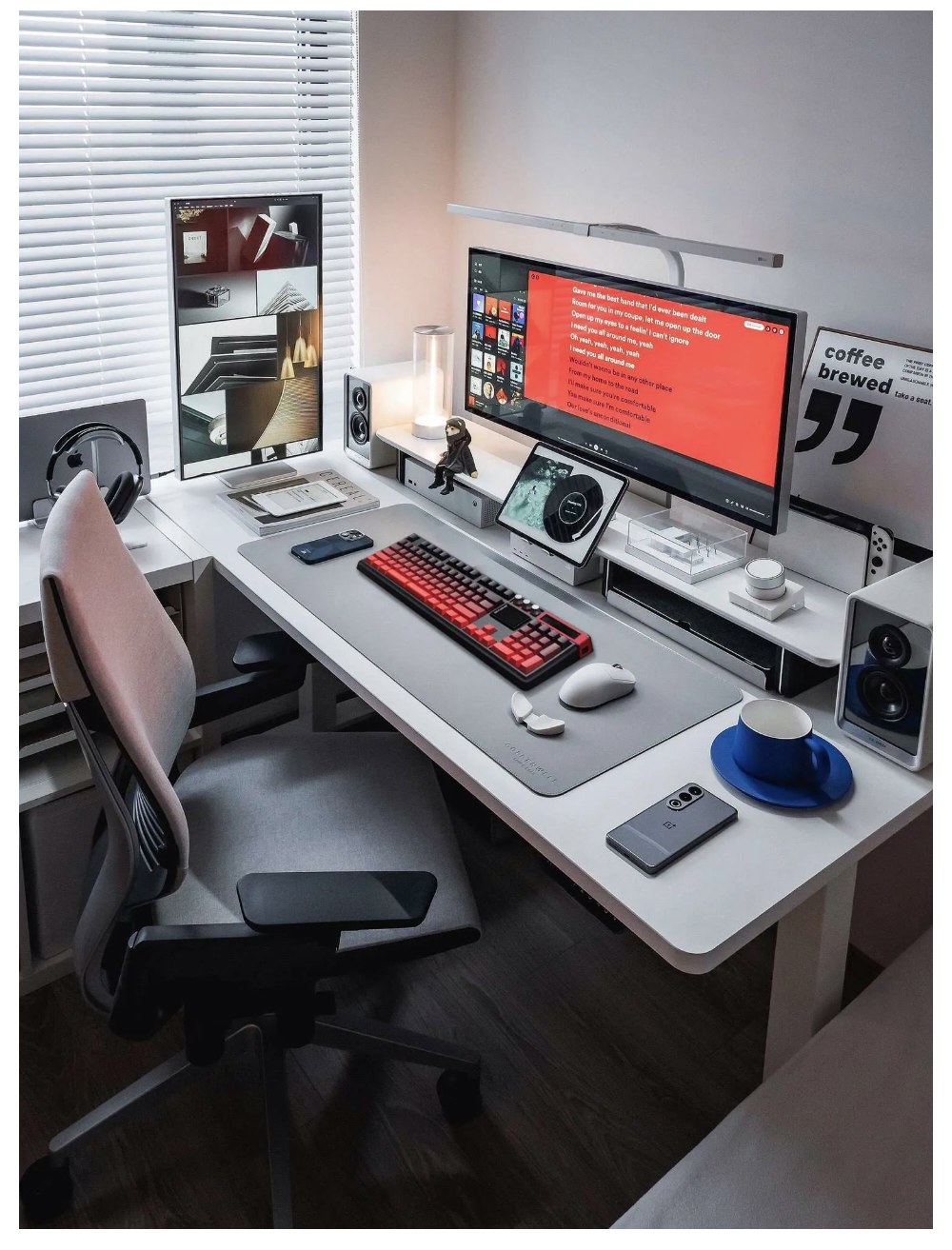 Skyloong GK104 Pro 3.0 Dual-Screen Wireless Mechanical Keyboard, 104-Key Hot-Swappable KTT Rose Silver Linear Switch, Tri-Mode Wired & 2.4G & Bluetooth, 8000mAh Battery, RGB Backlit