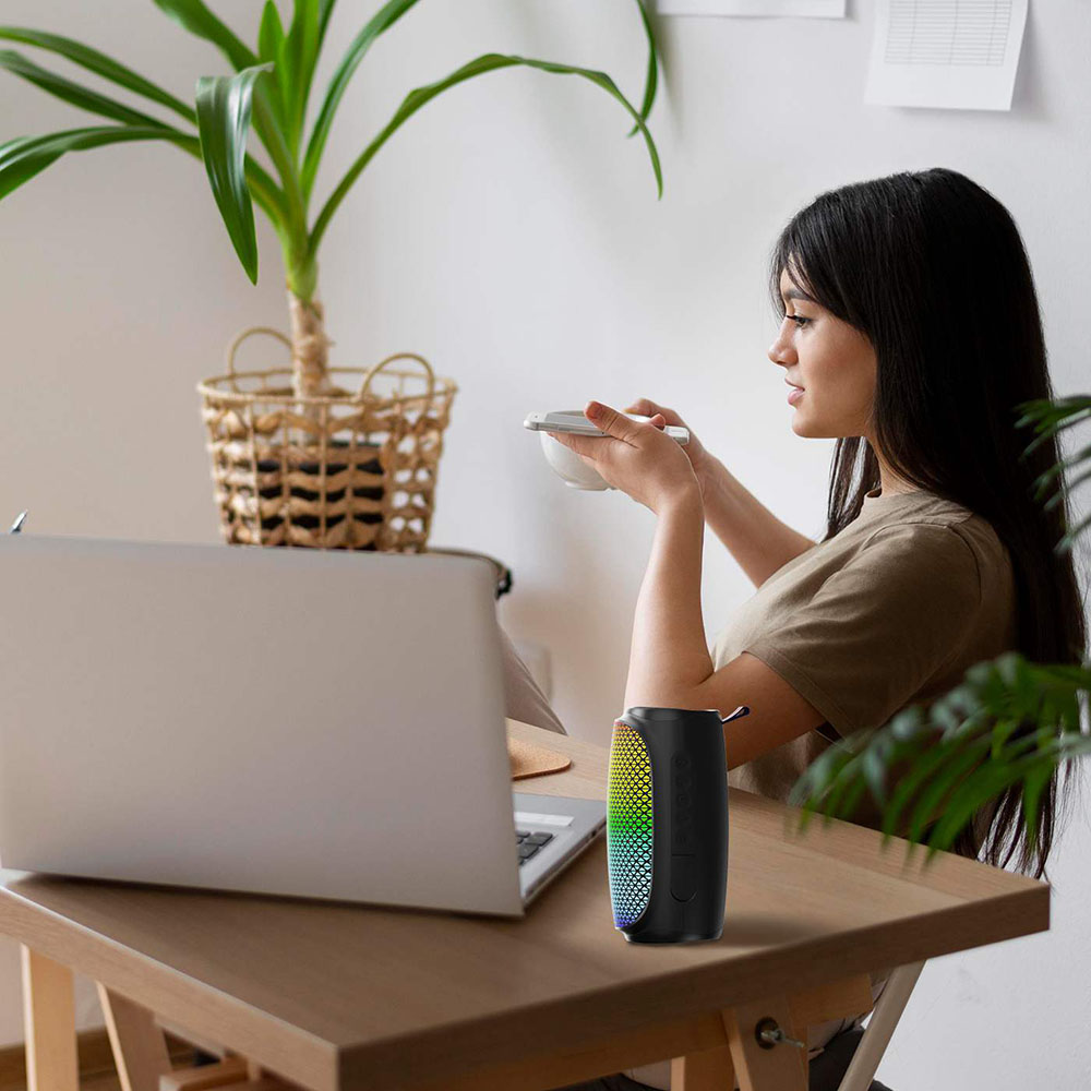 SOUNARC XR3 Tragbarer Bluetooth-Lautsprecher, 10 W Stereo-Sound, RGB-LED-Beleuchtung, Bluetooth 5.3, TWS-Kopplung, 8 Stunden Wiedergabezeit, IPX wasserdicht, TF-Karten- und AUX-Anschluss, kompakter kabelloser Outdoor-Lautsprecher