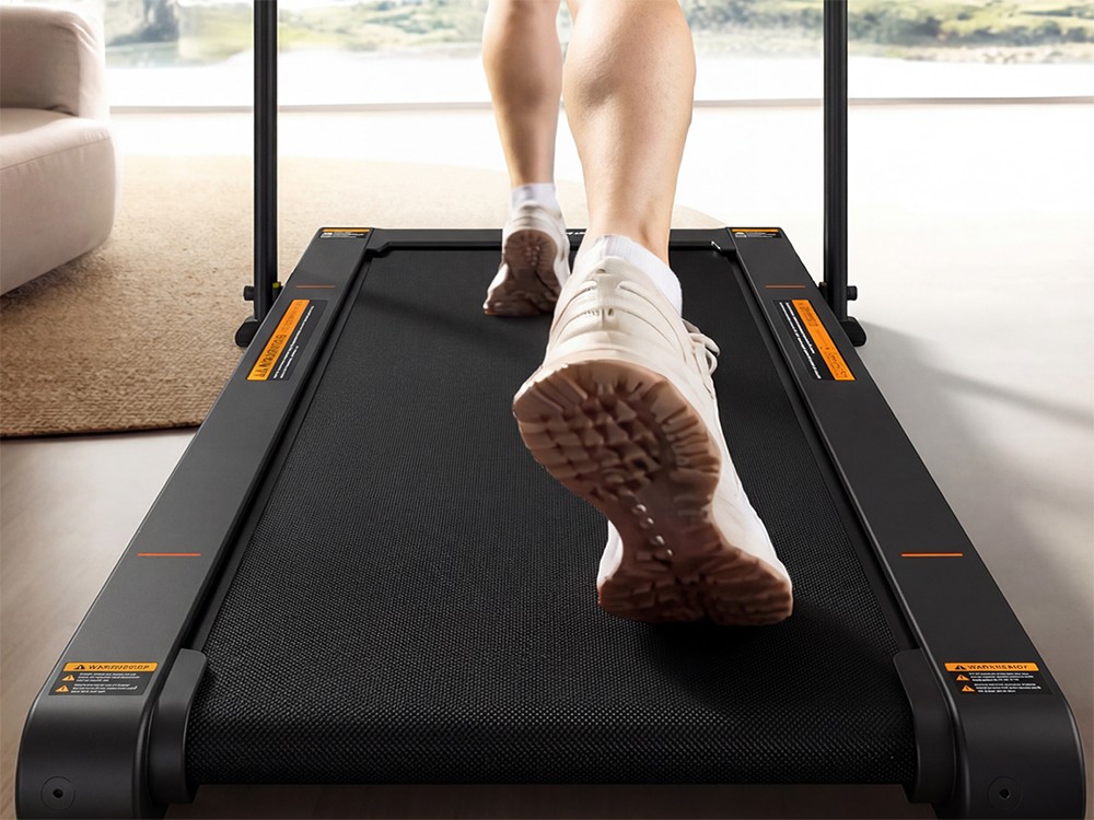 Sperax P3Pro Laufvibrationsmatte mit klappbarem Handlauf, leisem 750-W-Servomotor, manueller Steigungsverstellung (6 %), H&ouml;chstgeschwindigkeit 12 km/h, 5-lagigem Laufband, 8 Sto&szlig;d&auml;mpfern, Belastbarkeit 120 kg, Bluetooth-Display