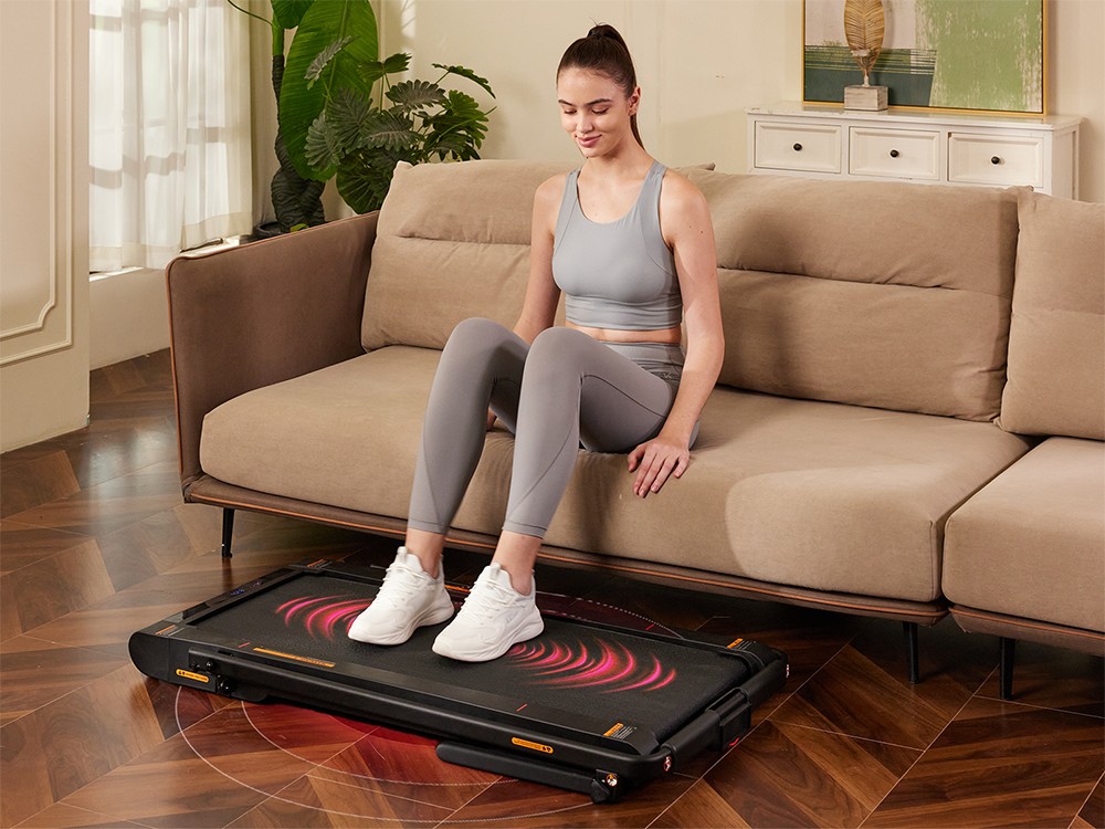 Sperax P3Pro Laufvibrationsmatte mit klappbarem Handlauf, leisem 750-W-Servomotor, manueller Steigungsverstellung (6 %), H&ouml;chstgeschwindigkeit 12 km/h, 5-lagigem Laufband, 8 Sto&szlig;d&auml;mpfern, Belastbarkeit 120 kg, Bluetooth-Display