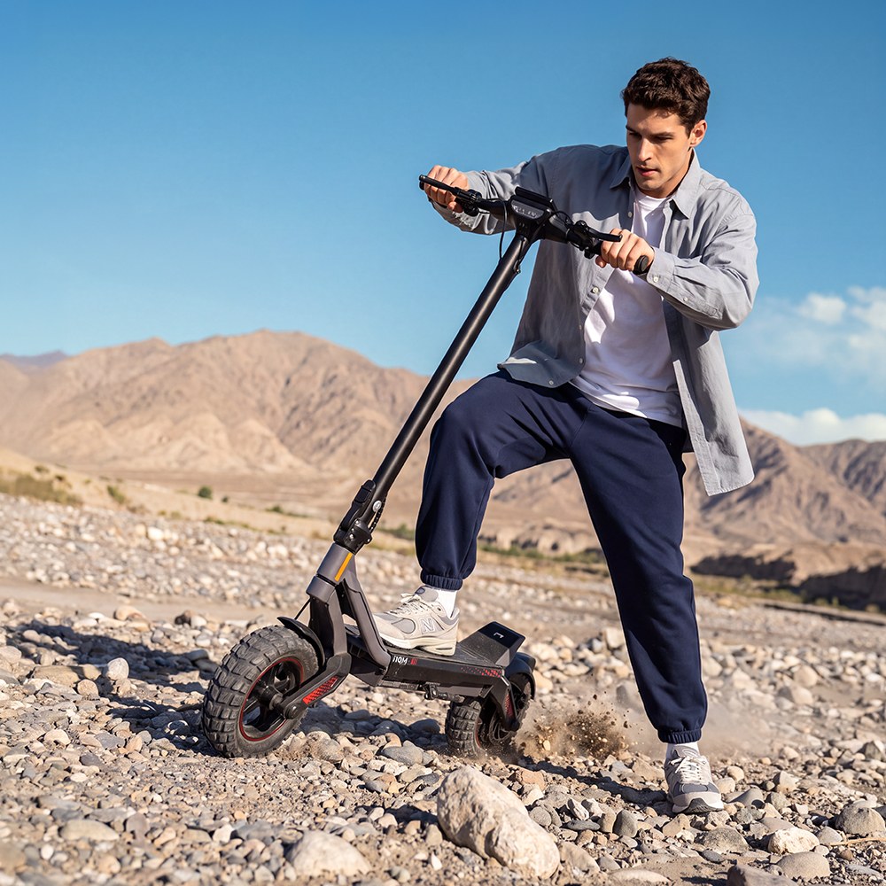 iScooter i10M Trottinette Électrique, Moteur 1200 W en Pointe, Vitesse Max. 45 km/h, Batterie 48 V 10,4 Ah, Autonomie 40 km+, Pneus Tout-Terrain 11", Double Suspension, Triple Freinage, Contrôle par Application, Pliage Rapide