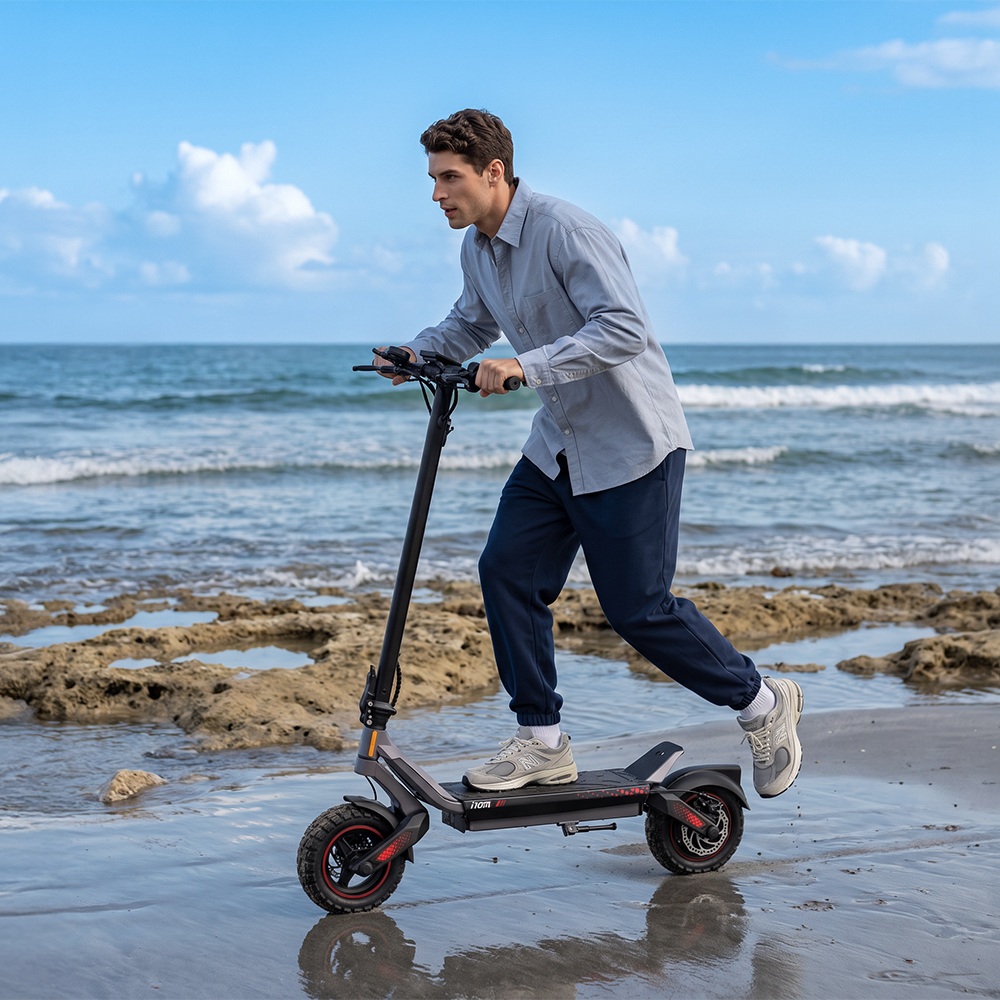 iScooter i10M Trottinette Électrique, Moteur 1200 W en Pointe, Vitesse Max. 45 km/h, Batterie 48 V 10,4 Ah, Autonomie 40 km+, Pneus Tout-Terrain 11", Double Suspension, Triple Freinage, Contrôle par Application, Pliage Rapide
