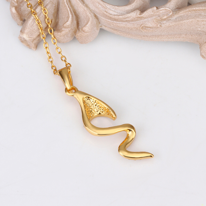 Women Jewelry 18K Twisted Style Necklace with Rhinestones