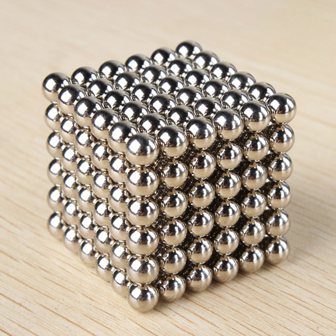 Jouet aimanté composé de 216 balles magnétiques 5mm - Argent