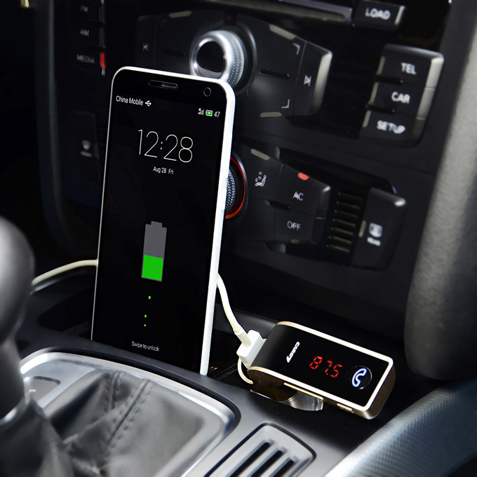 CARG7 USB Bluetooth V2.1+EDR Car Charger w/ Voltage Display TF