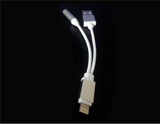 

2 In 1 Earphone Headphone Jack Adapter Connector Cable With Charging For Iphone 7 - Sliver