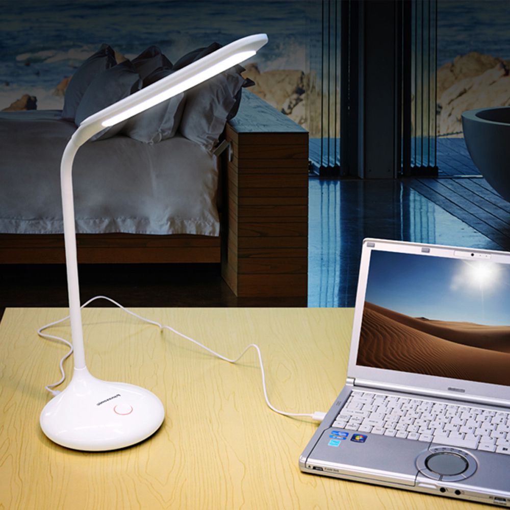 Panasonic HHLT0220 Eye Protection LED Desk Lamp USB Charging