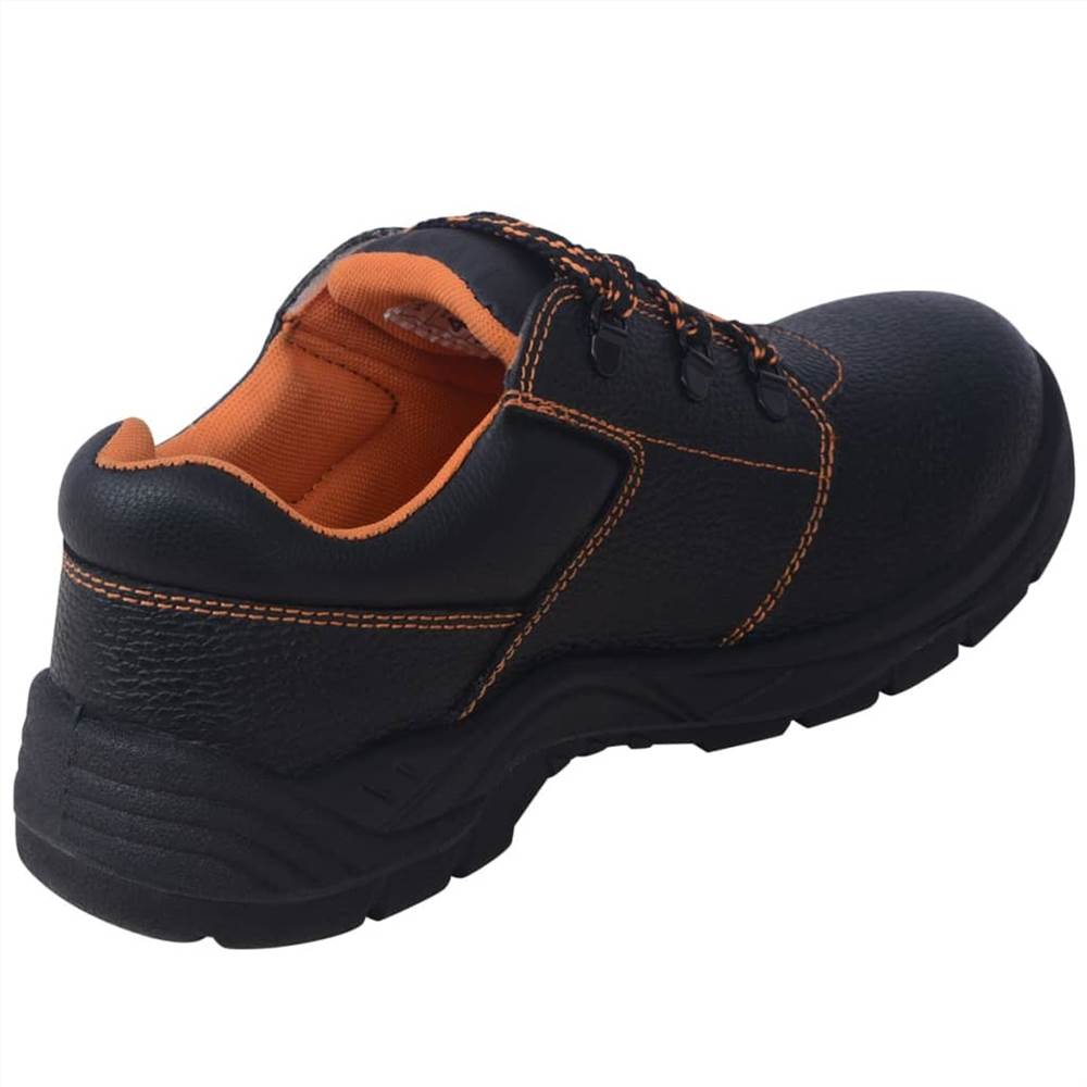 This pair of safety shoes, designed and produced following the S3 safety cl...