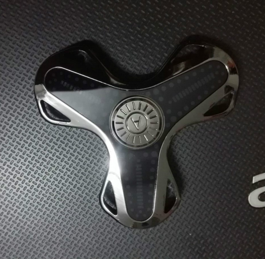 bladed fidget spinner