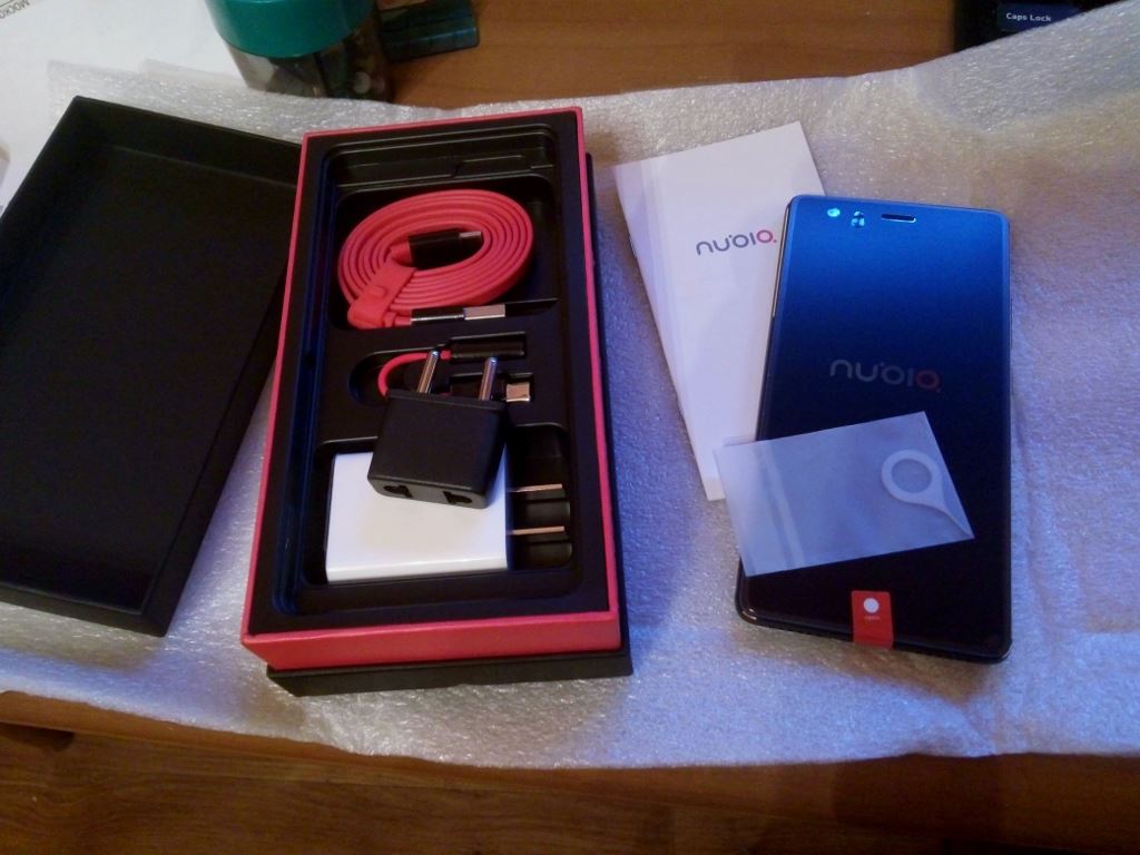 ZTE Nubia Z17 Lite 5.5 Inch Smartphone 6GB 64GB 13.0MP Dual Rear Camera Snapdragon 653 Android 7.1 NFC QC3.0 Metal Body Dash Charger Included Global Version - Black Gold