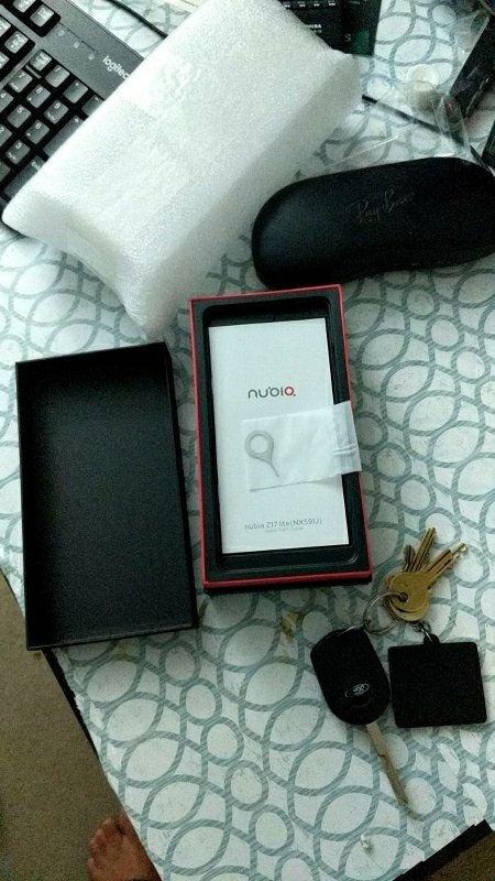 ZTE Nubia Z17 Lite 5.5 Inch Smartphone 6GB 64GB 13.0MP Dual Rear Camera Snapdragon 653 Android 7.1 NFC QC3.0 Metal Body Dash Charger Included Global Version - Black Gold