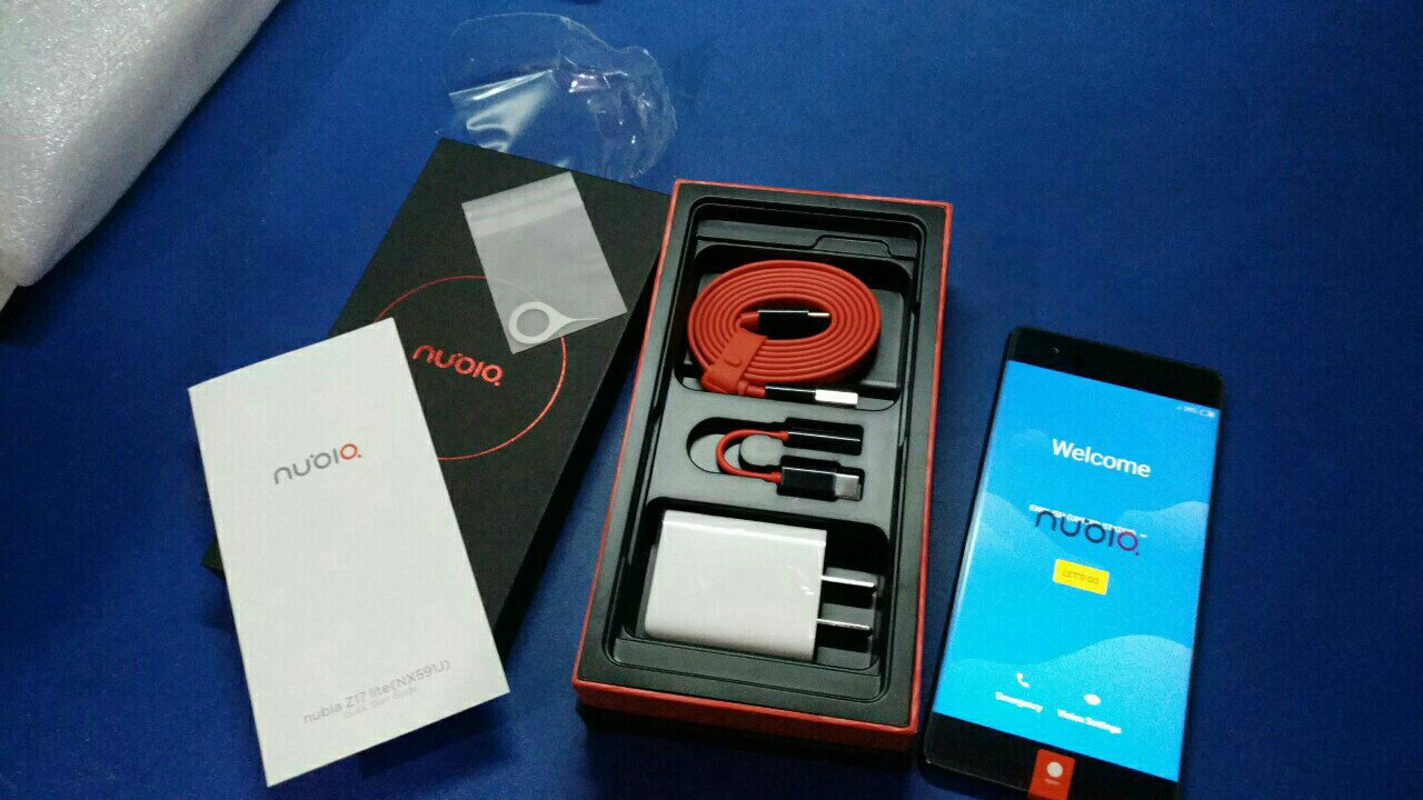 ZTE Nubia Z17 Lite 5.5 Inch Smartphone 6GB 64GB 13.0MP Dual Rear Camera Snapdragon 653 Android 7.1 NFC QC3.0 Metal Body Dash Charger Included Global Version - Black Gold