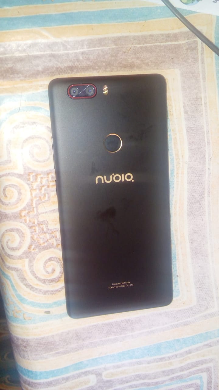 ZTE Nubia Z17 Lite 5.5 Inch Smartphone 6GB 64GB 13.0MP Dual Rear Camera Snapdragon 653 Android 7.1 NFC QC3.0 Metal Body Dash Charger Included Global Version - Black Gold