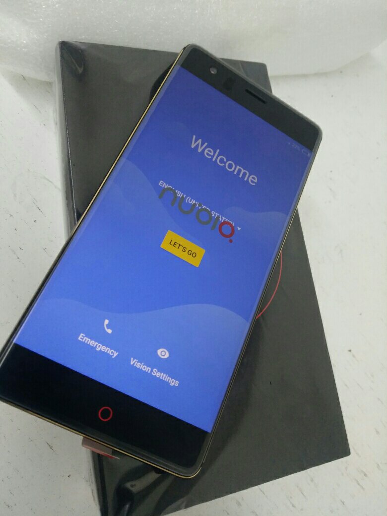 ZTE Nubia Z17 Lite 5.5 Inch Smartphone 6GB 64GB 13.0MP Dual Rear Camera Snapdragon 653 Android 7.1 NFC QC3.0 Metal Body Dash Charger Included Global Version - Black Gold