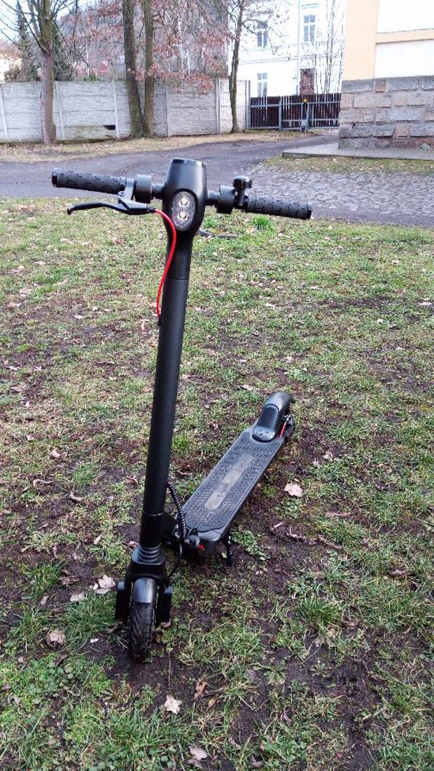 KUGOO ES2 Folding Electric Scooter 350W Motor Max 25KM/H Black