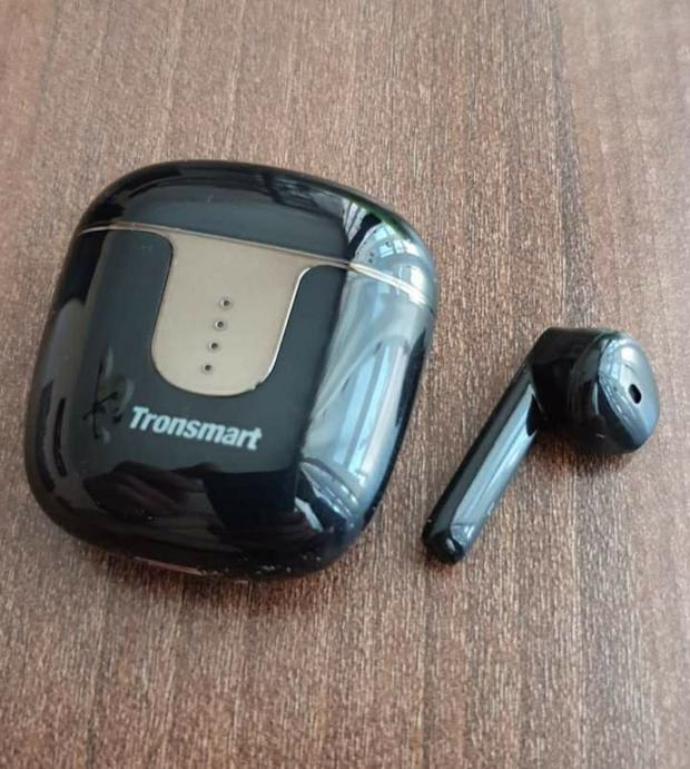 Tronsmart onyx ace. TWS наушники Tronsmart. Управление Тронсмарт Оникс. Блютуз наушники Тронсмарт Ролс.