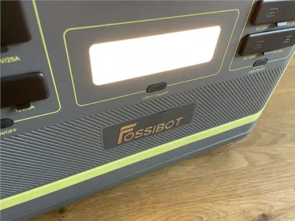 FOSSIBOT F2400 / La batterie nomade la plus économique 