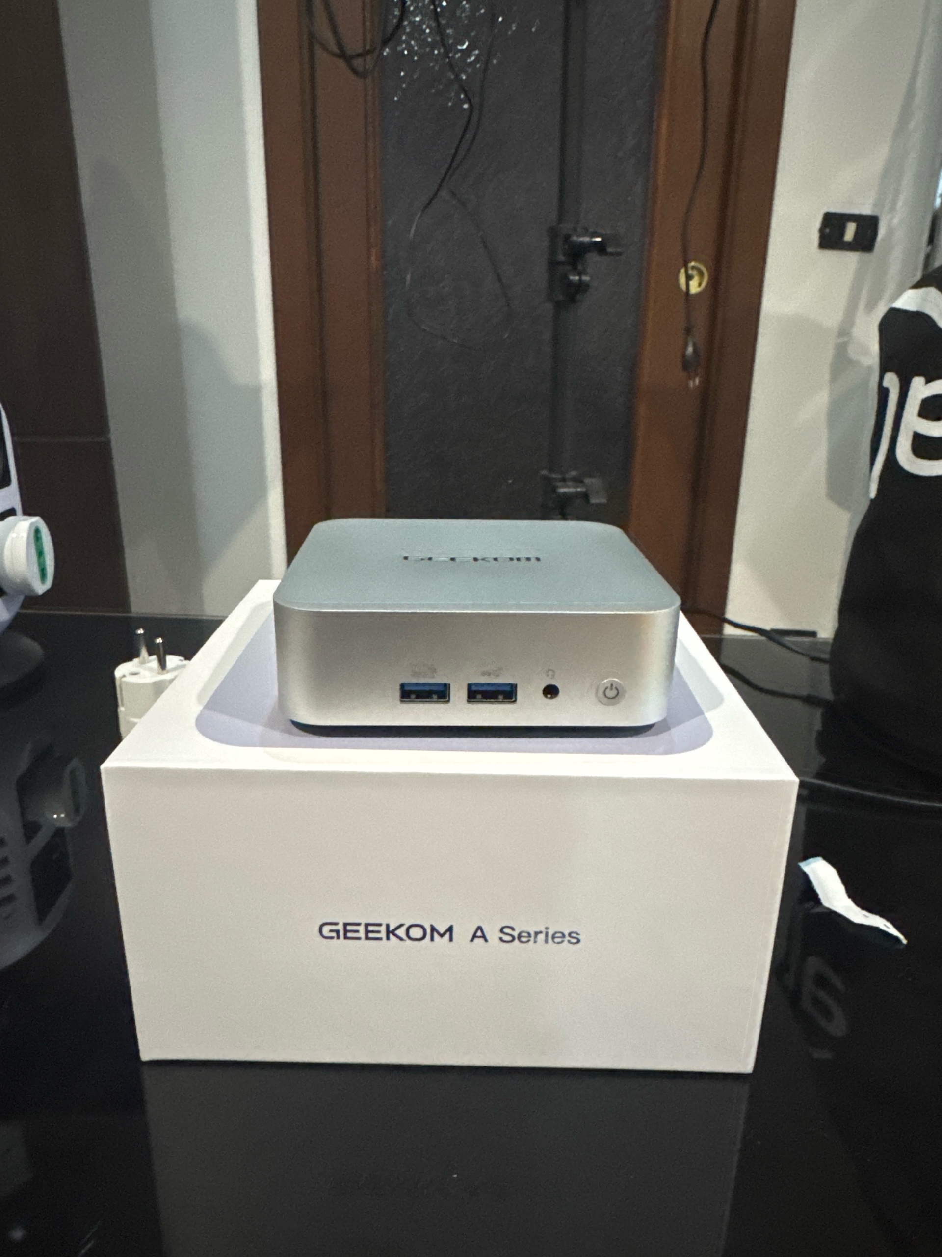 GEEKOM AE8 ミニPC AMD Ryzen 7 32GB 中古】ミニPC GEEKOM AE8 GEEKOM