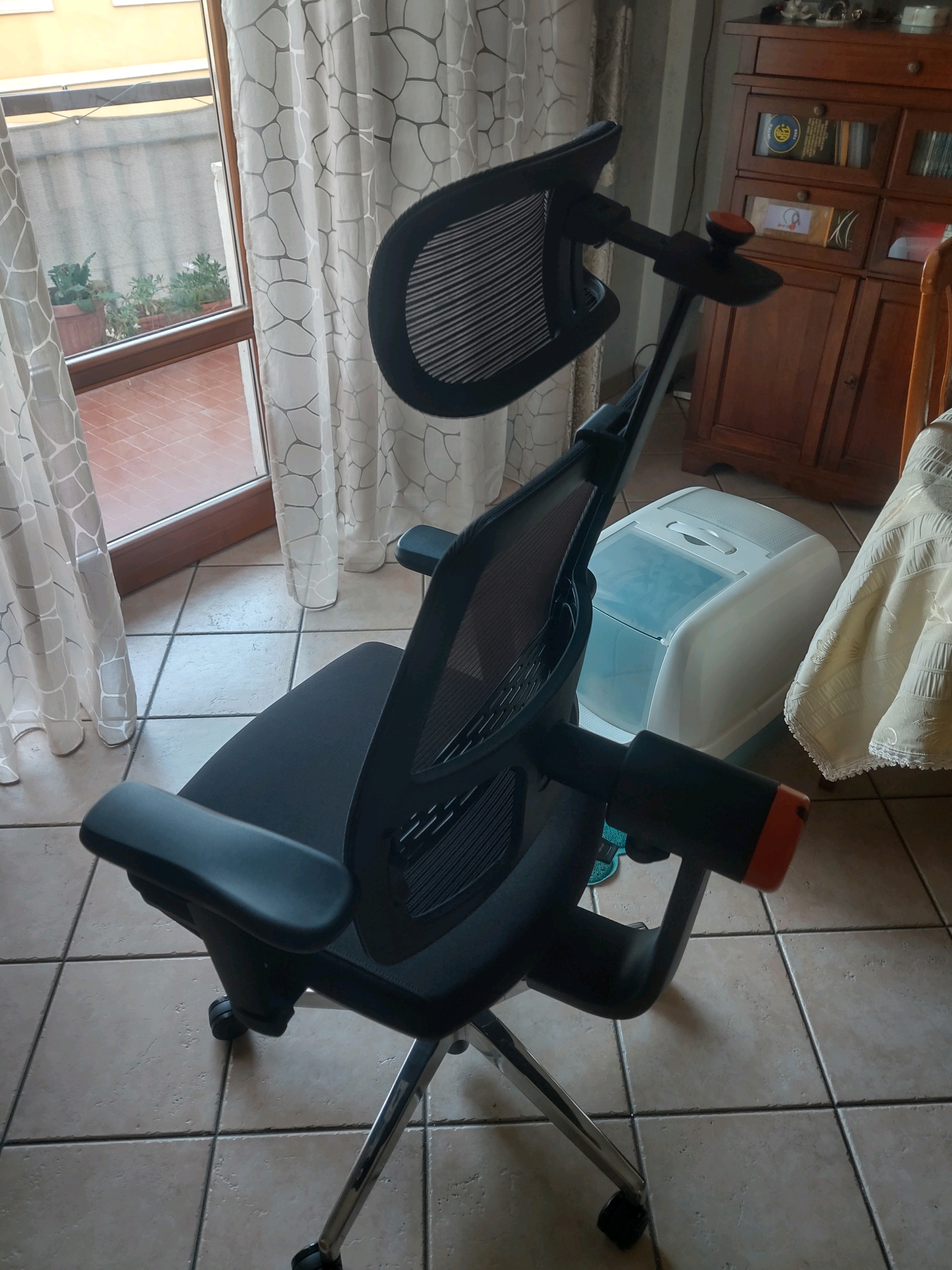 NEWTRAL MagicH-BPro Ergonomic Chair with Footrest Black